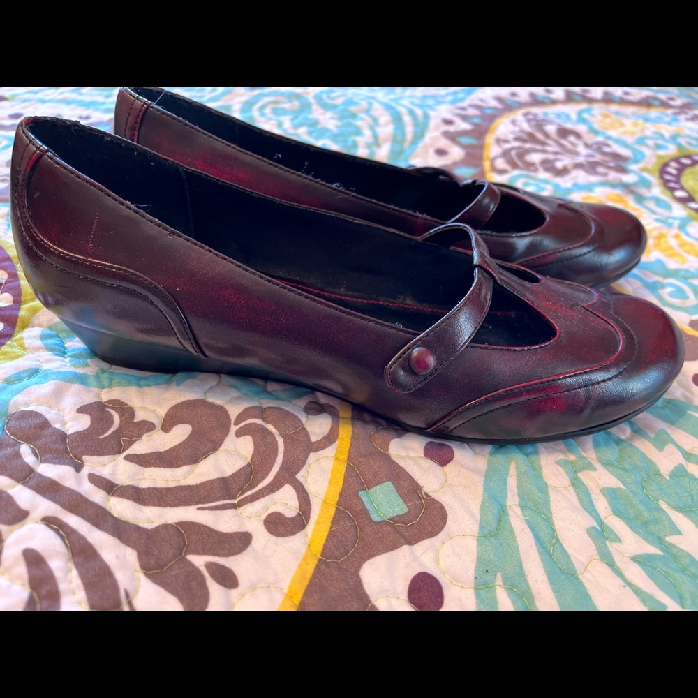 Life Stride wedge size 8 burgundy